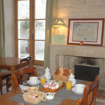 Du Donjon 3* Aulnay (Charente-Maritime)