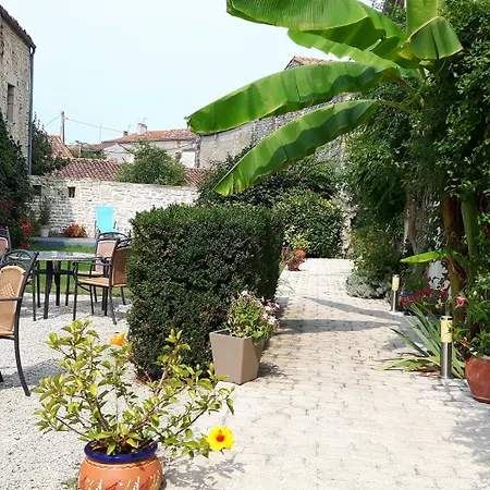 Du Donjon 3* Aulnay (Charente-Maritime)