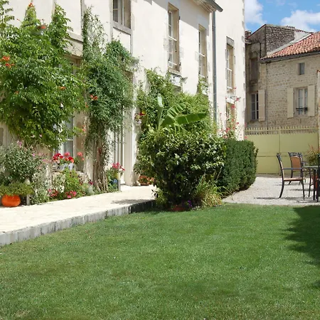 Du Donjon Hotel 3*