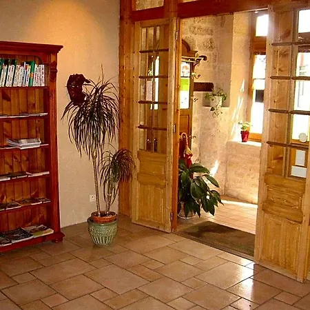 Hotel Du Donjon Aulnay (Charente-Maritime)