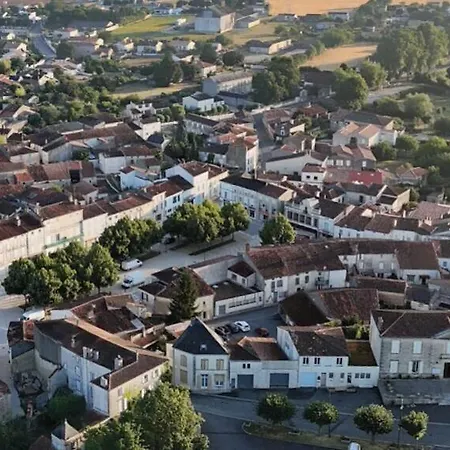 Hotel Du Donjon Aulnay (Charente-Maritime)