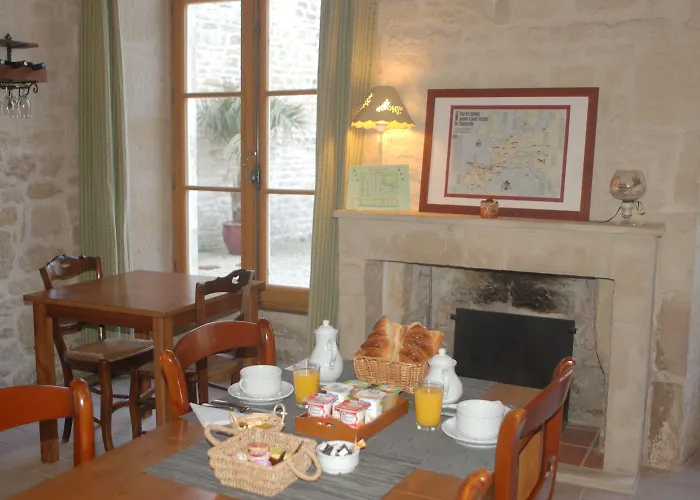 Du Donjon 3* Aulnay (Charente-Maritime)