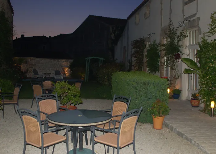 Du Donjon 3* Aulnay (Charente-Maritime)